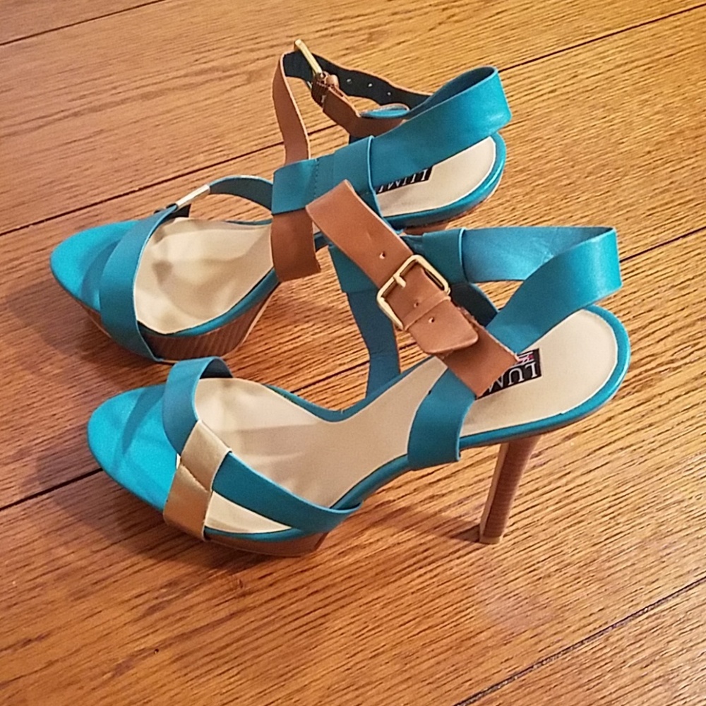 Beautiful turquoise heels